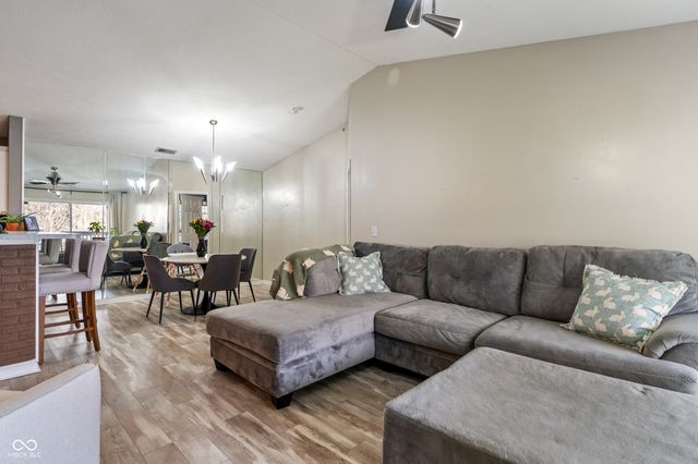 6516 Emerald Hill Court 310, Indianapolis, IN 46237