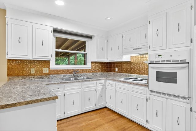 121 Caldwell Drive, Hendersonville, TN 37075