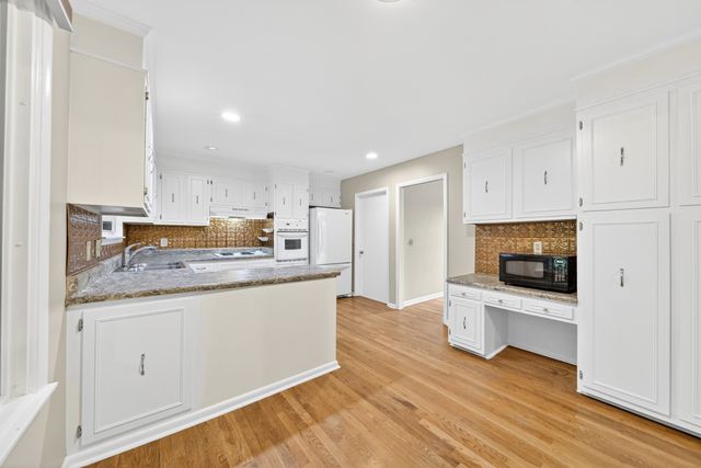 121 Caldwell Drive, Hendersonville, TN 37075