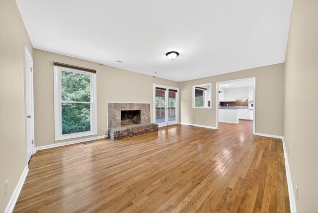 121 Caldwell Drive, Hendersonville, TN 37075