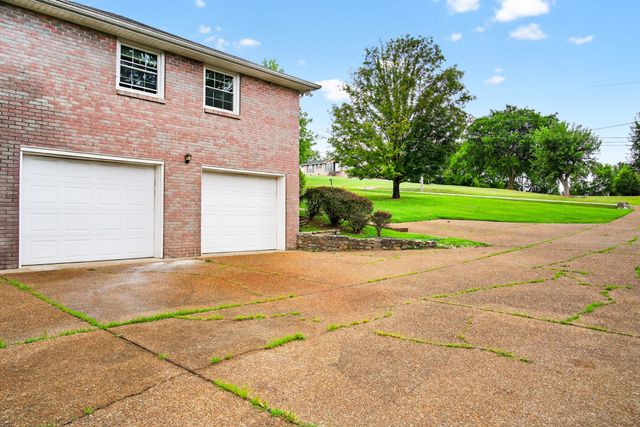 121 Caldwell Drive, Hendersonville, TN 37075