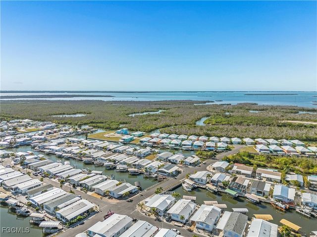 3065 Skipper LN, St James City, FL 33956