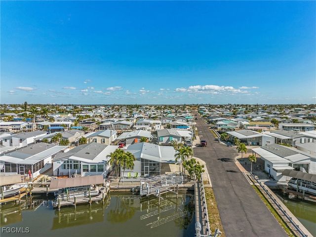 3065 Skipper LN, St James City, FL 33956