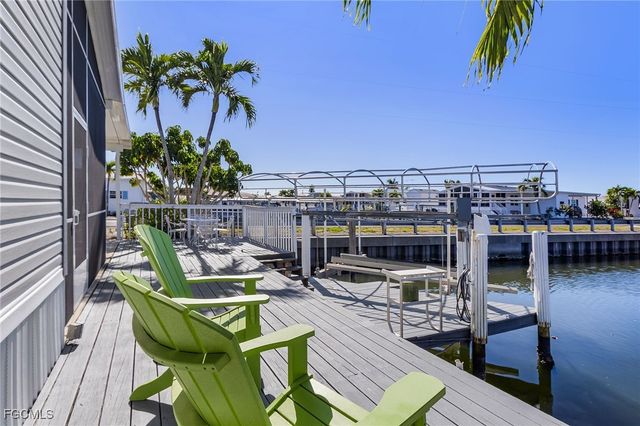 3065 Skipper LN, St James City, FL 33956