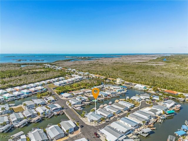 3065 Skipper LN, St James City, FL 33956