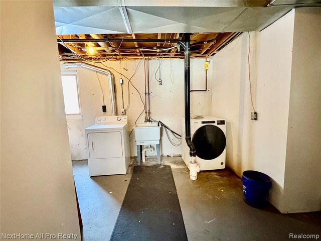 38032 Hixford Place, Westland, MI 48185