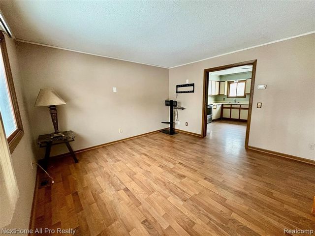 38032 Hixford Place, Westland, MI 48185