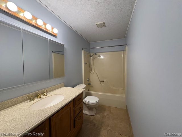 38032 Hixford Place, Westland, MI 48185