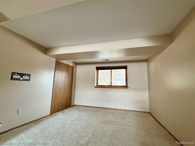 38032 Hixford Place, Westland, MI 48185