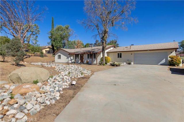 3855 Acton, Acton, CA 93510
