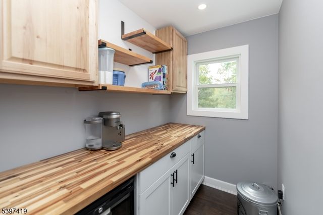 3 Fieldcrest Dr, Independence Twp., NJ 07840