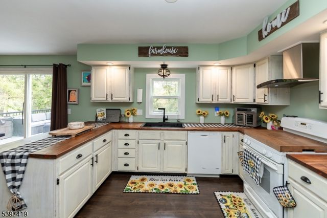 3 Fieldcrest Dr, Independence Twp., NJ 07840