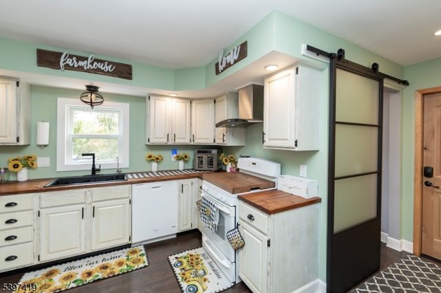 3 Fieldcrest Dr, Independence Twp., NJ 07840