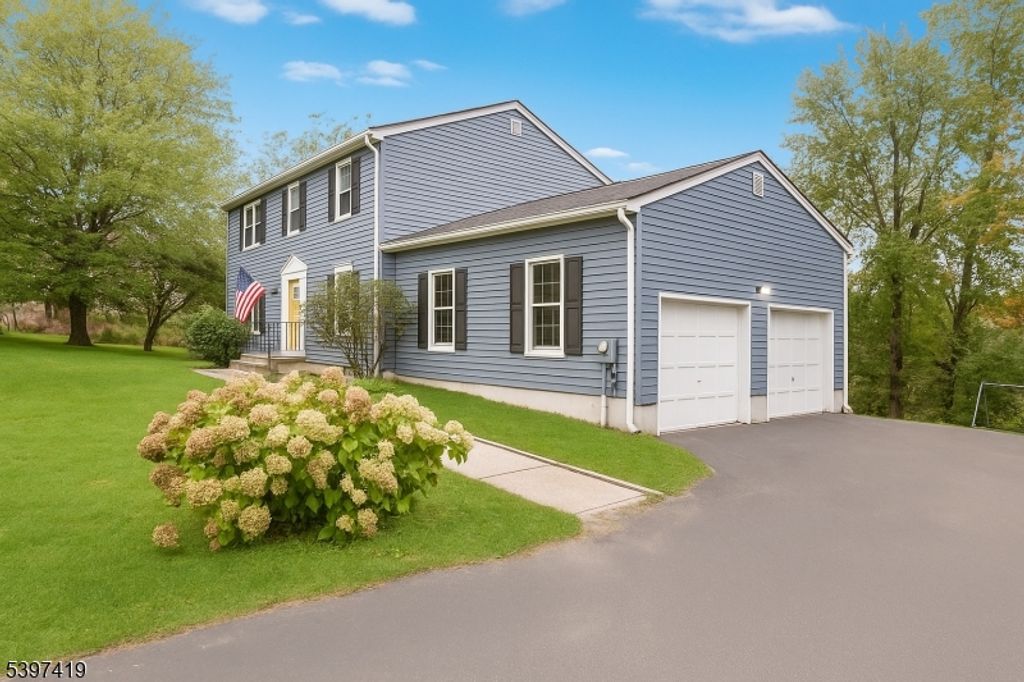 3 Fieldcrest Dr, Independence Twp., NJ 07840