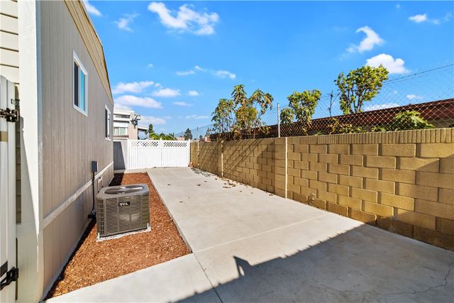 9080 Bloomfield, Cypress, CA 90630