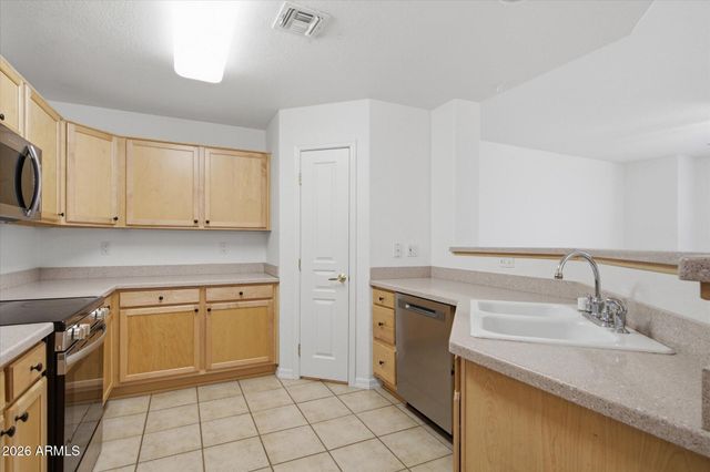 15221 N CLUBGATE Drive 2125, Scottsdale, AZ 85254