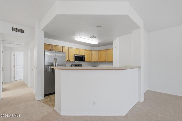 15221 N CLUBGATE Drive 2125, Scottsdale, AZ 85254