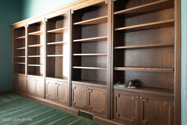 74 Elm St, Eminence, KY 40019