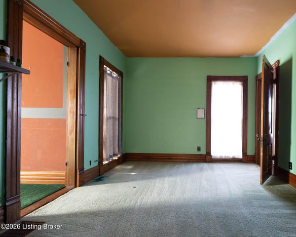 74 Elm St, Eminence, KY 40019