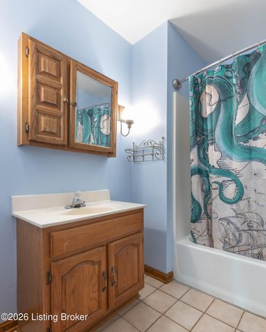 74 Elm St, Eminence, KY 40019