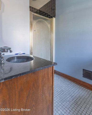 74 Elm St, Eminence, KY 40019