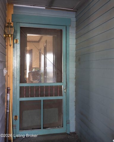 74 Elm St, Eminence, KY 40019