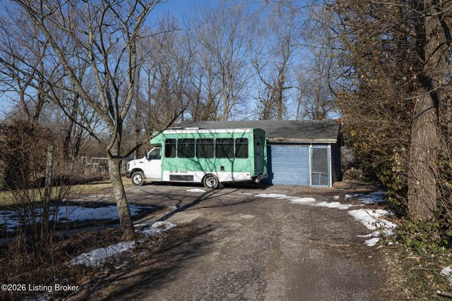 74 Elm St, Eminence, KY 40019