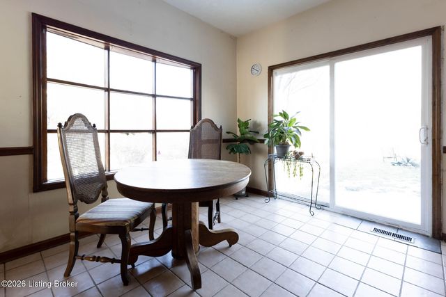 74 Elm St, Eminence, KY 40019