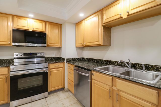 5600 N Flagler Drive Ph103, West Palm Beach, FL 33407