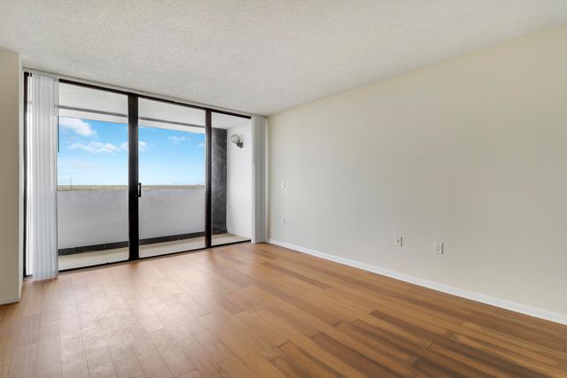 5600 N Flagler Drive Ph103, West Palm Beach, FL 33407