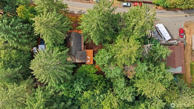 720 E Creekside Drive, Belfair, WA 98528