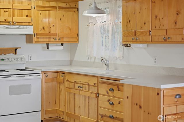 720 E Creekside Drive, Belfair, WA 98528