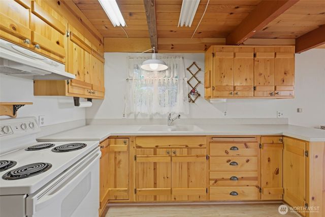 720 E Creekside Drive, Belfair, WA 98528