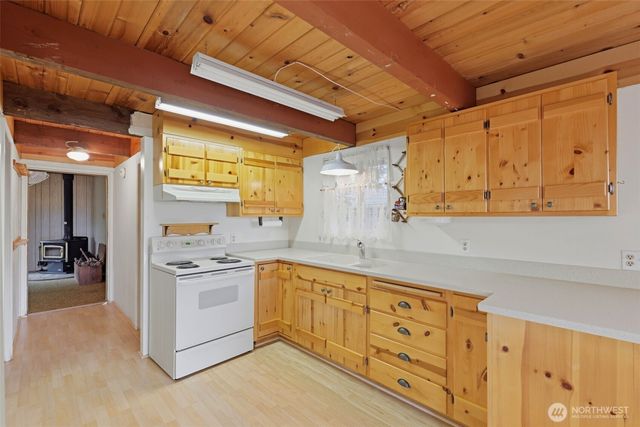 720 E Creekside Drive, Belfair, WA 98528