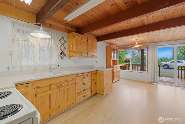 720 E Creekside Drive, Belfair, WA 98528