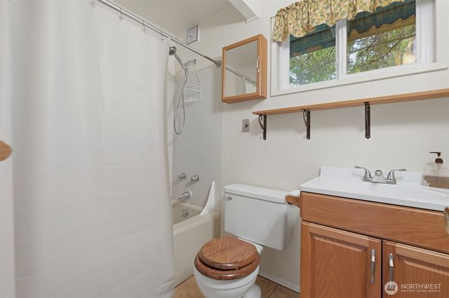 720 E Creekside Drive, Belfair, WA 98528