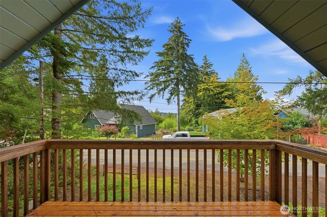 720 E Creekside Drive, Belfair, WA 98528