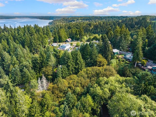 720 E Creekside Drive, Belfair, WA 98528