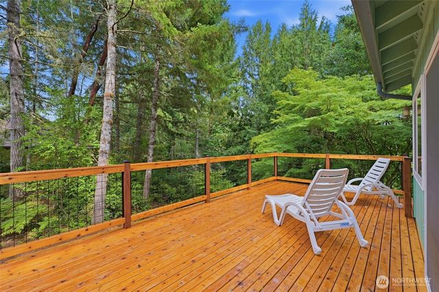 720 E Creekside Drive, Belfair, WA 98528