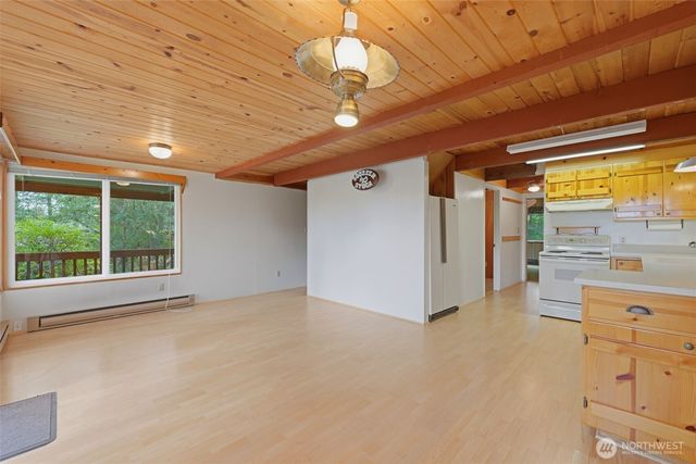 720 E Creekside Drive, Belfair, WA 98528