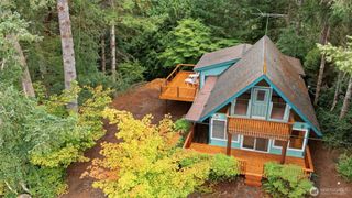 720 E Creekside Drive, Belfair, WA 98528