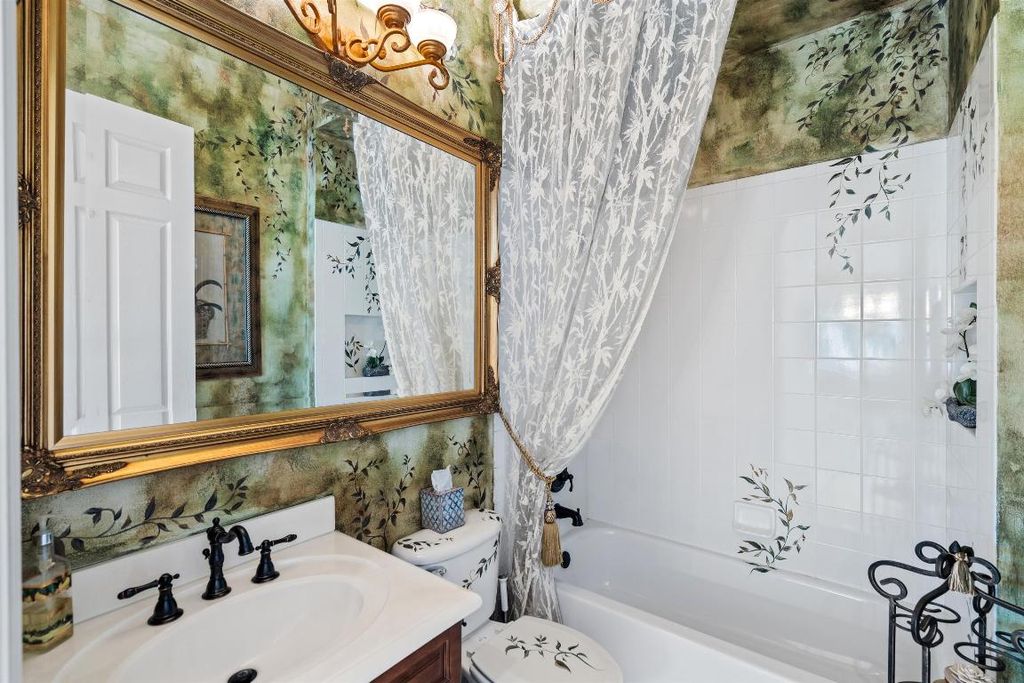 Image 16 of property listing at 19270 Skyridge Circle, Boca Raton, FL 33498