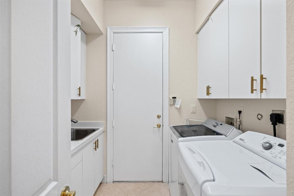 Image 17 of property listing at 19270 Skyridge Circle, Boca Raton, FL 33498