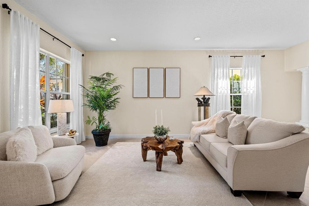 Image 4 of property listing at 19270 Skyridge Circle, Boca Raton, FL 33498