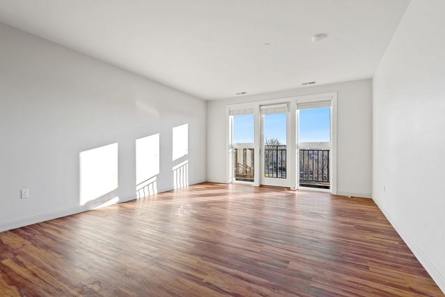 555 Roger Williams Avenue 406, Highland Park, IL 60035