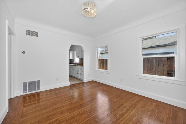 1017 Yale St, Sacramento, CA 95818