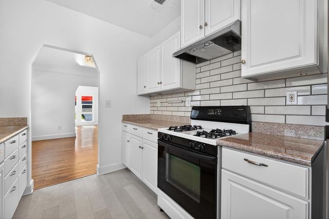 1017 Yale St, Sacramento, CA 95818