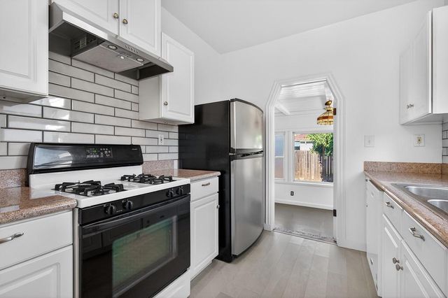 1017 Yale St, Sacramento, CA 95818