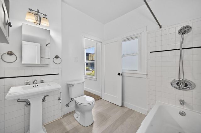 1017 Yale St, Sacramento, CA 95818