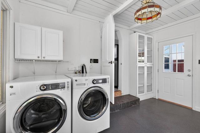 1017 Yale St, Sacramento, CA 95818